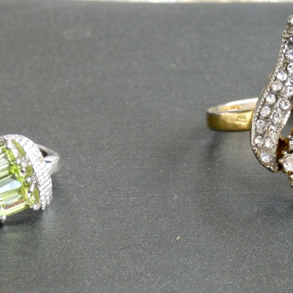 Group of Costume Jewelry Rings - Picture 8 of 11